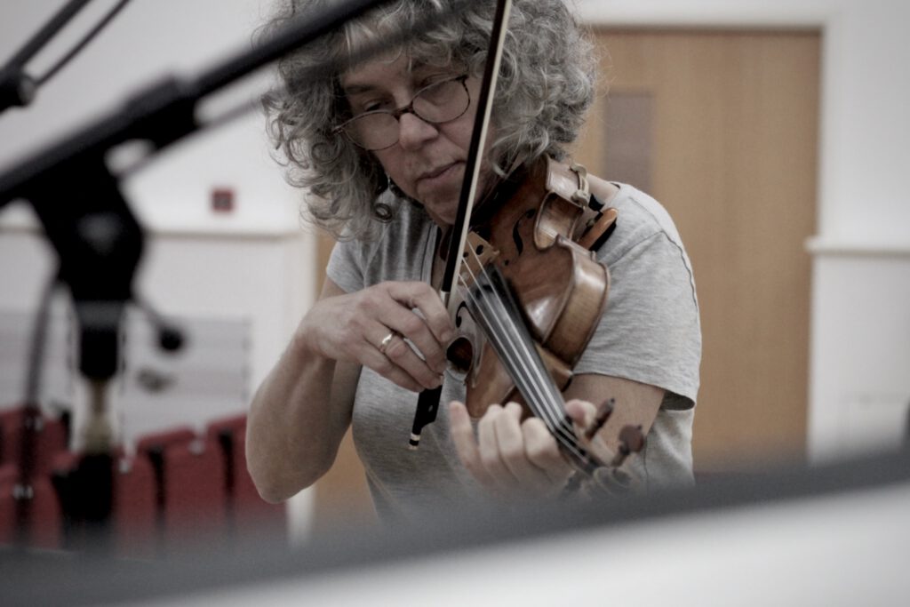 Stephanie Gonley on violin
