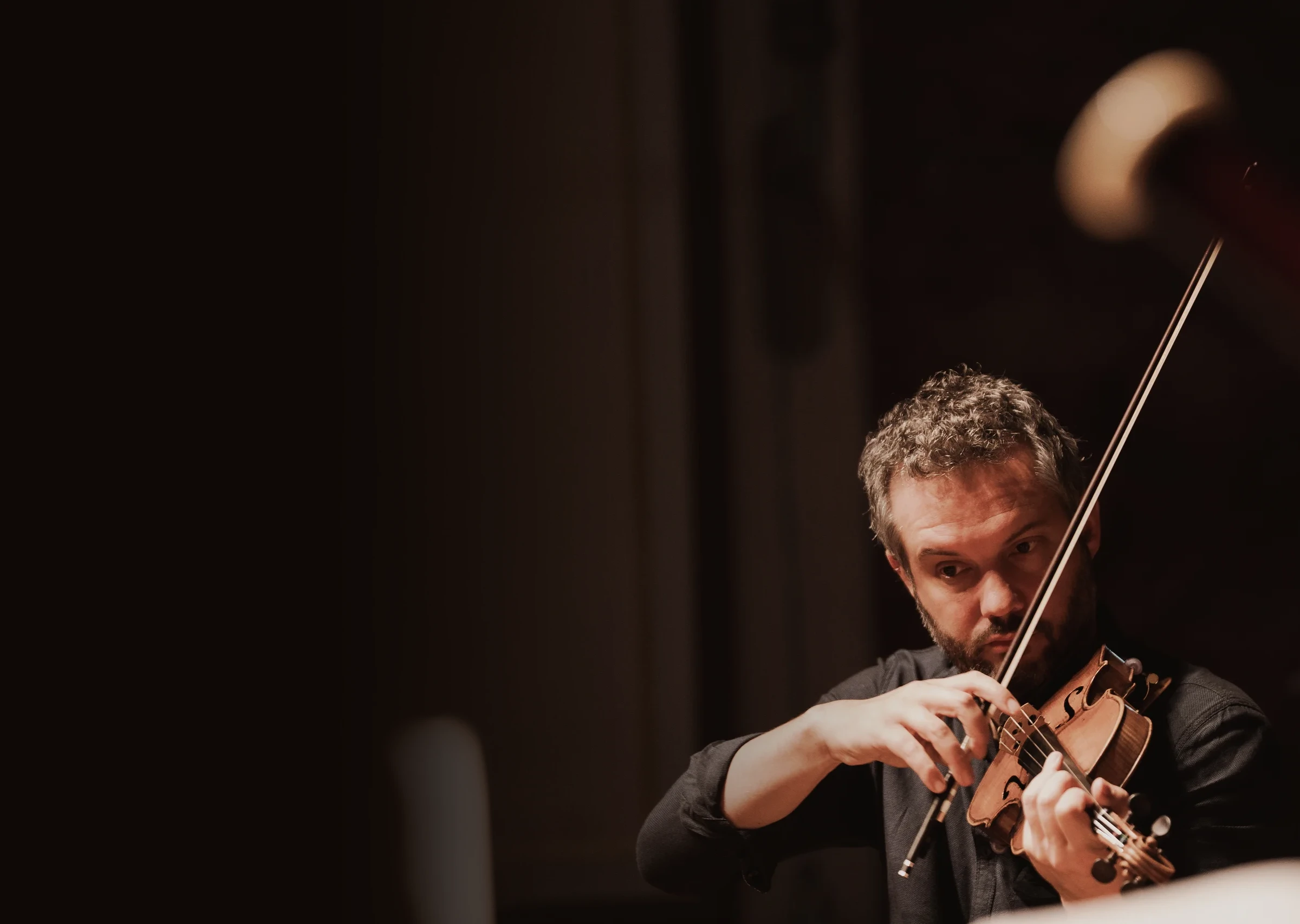Lawrence Power on viola performing with The Nash Ensemble