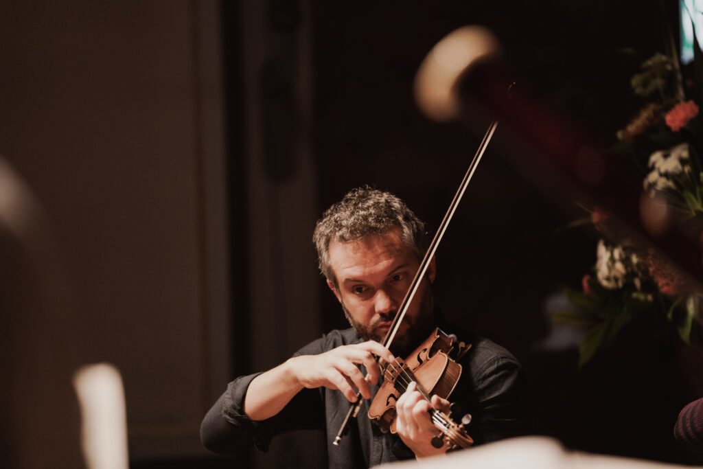 Lawrence Power on viola performing with The Nash Ensemble